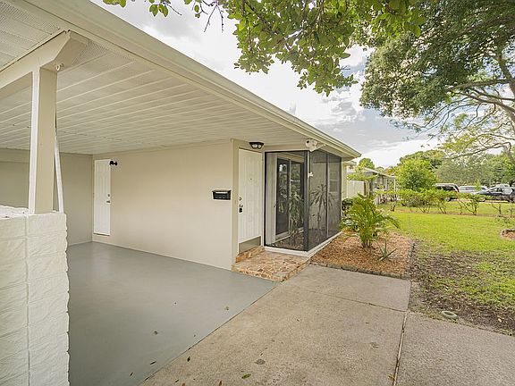 4th image of 7501 Meadowlawn Dr N