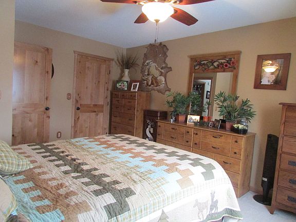 Master BR w/walkin closet