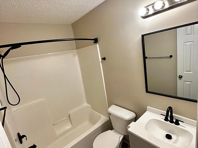 128 Commons Dr — Photo 17