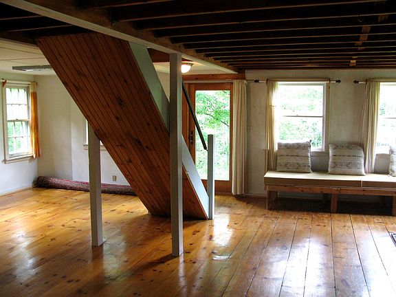 Large, open living room, which can be used as 2 separate spa