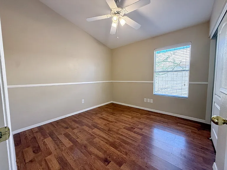 9821 W Yukon Dr — Photo 8