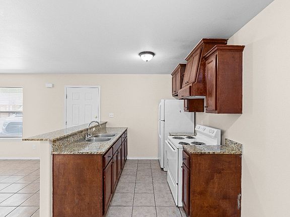 3rd image of 1750 Illinois Ave #K4