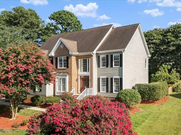 907 Haddon Hall Dr, Apex, NC 27502
