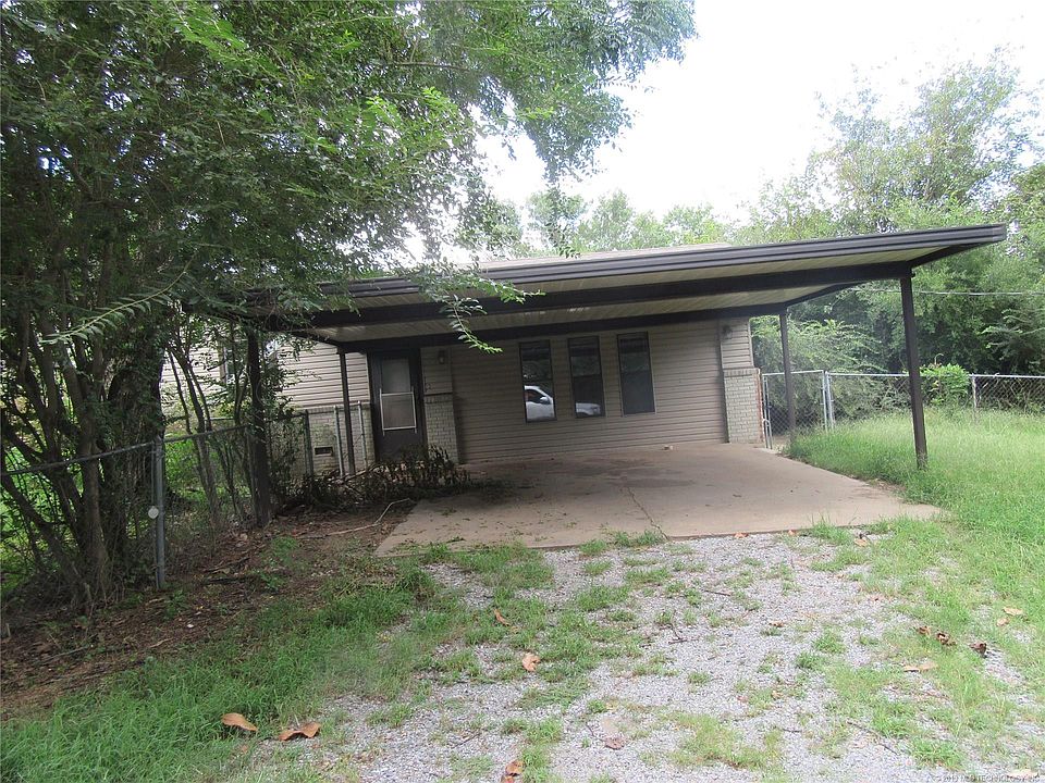 2nd image of 800 E Pierce Ave