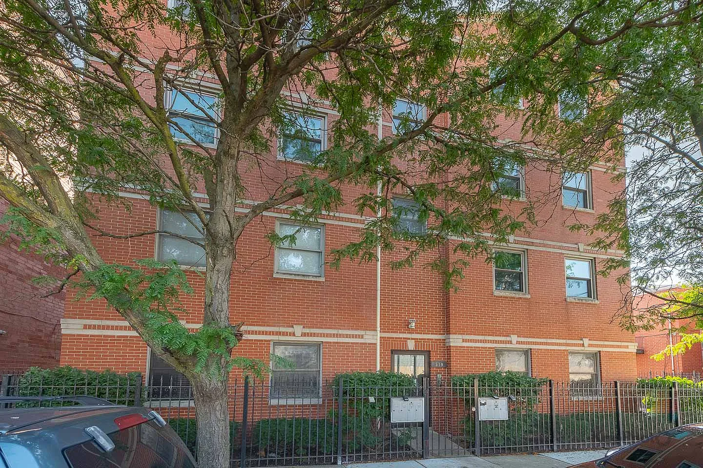 2 bed, 1084 sqft, $2,300 — Photo 1