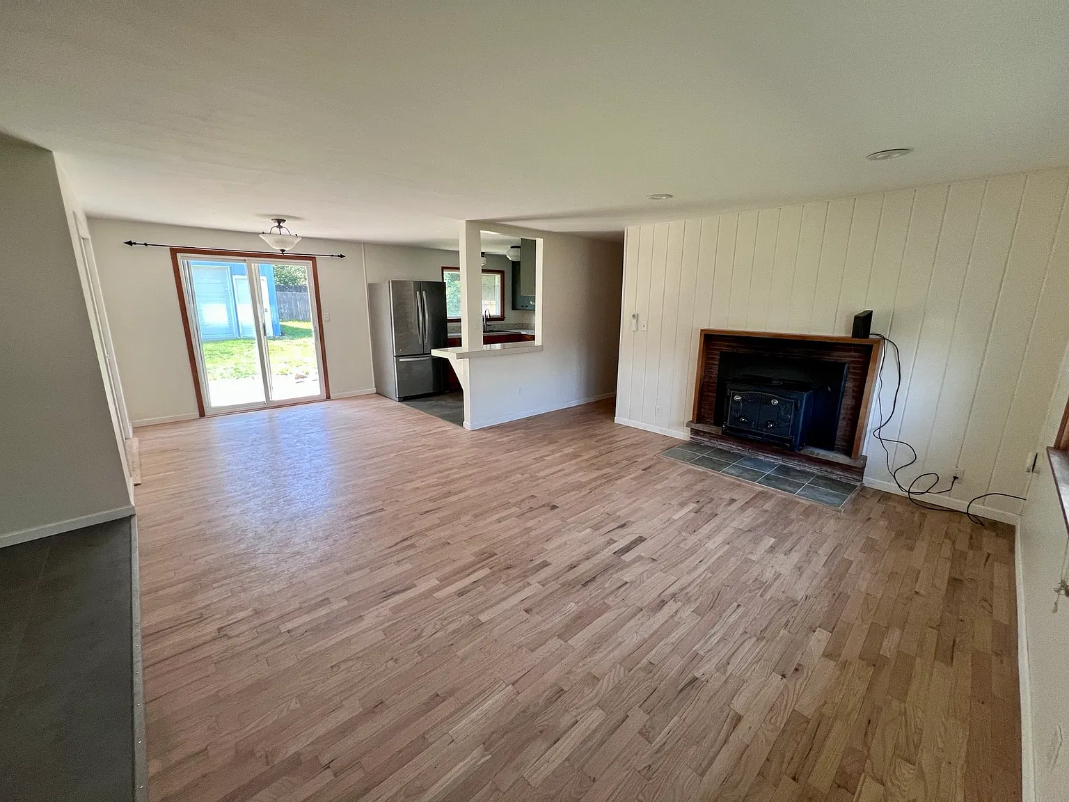 3 bed, 940 sqft, $3,100 — Photo 4