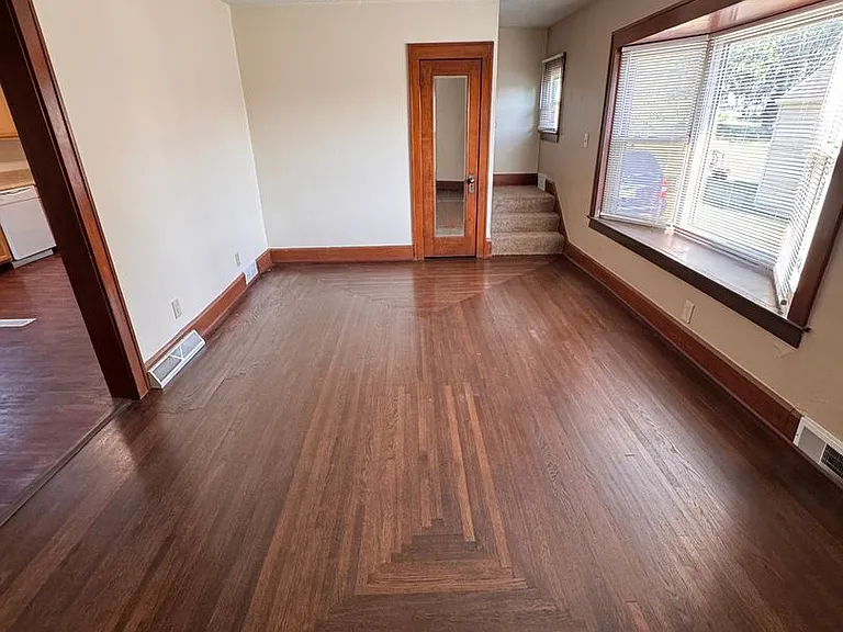 833 Lawrence Ave — Photo 13