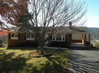 301 Orchard Dr, Daleville, VA 24083
