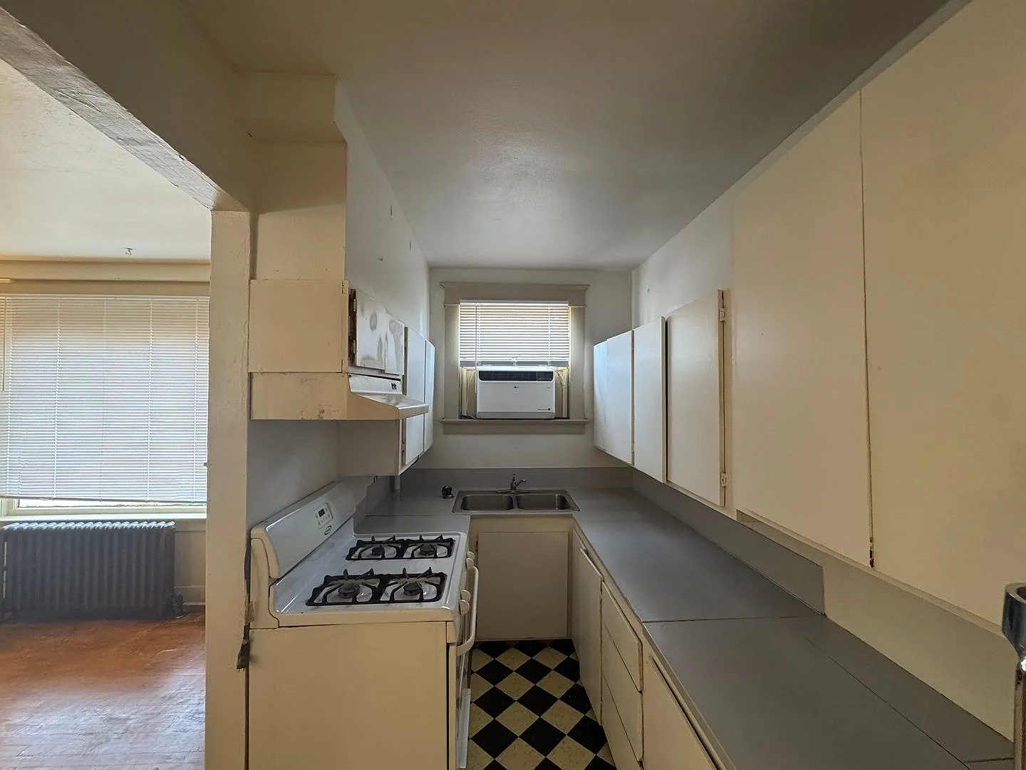 Renovated Studio West Central Apartment | Historic Building | Pet Friendly | Avail 10/5 — Photo 4