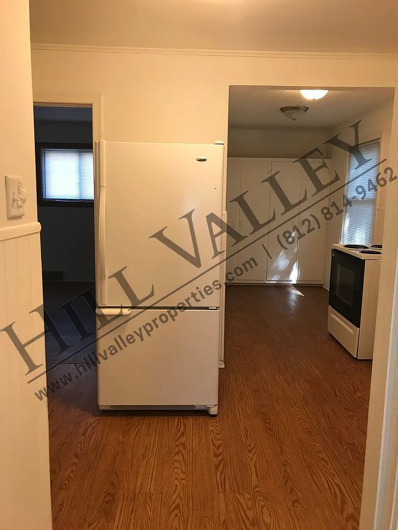 Three bedroom, 1 1/2 bath - East — Photo 4