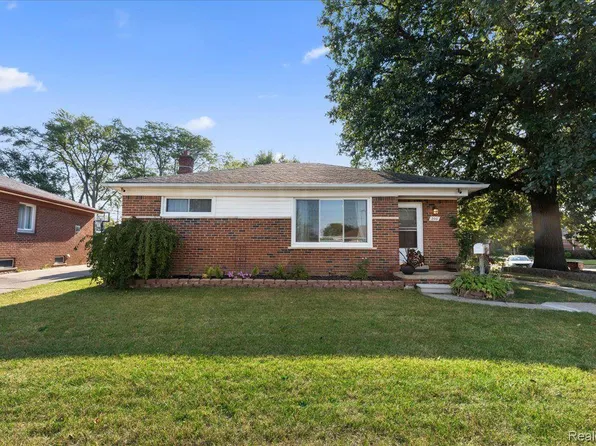 300 N Leona Ave, Garden City, MI 48135