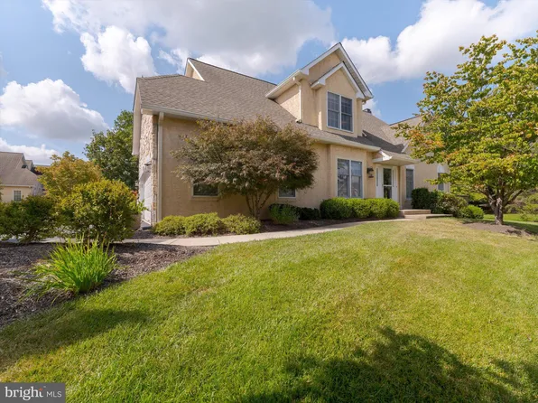 128 Sawgrass Dr, Blue Bell, PA 19422