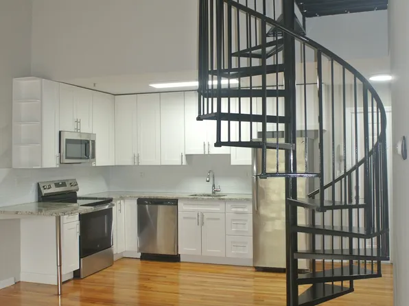 670 Boston Post Rd APT 5, Milford, CT 06460