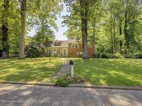2nd image of 412 Park Dr