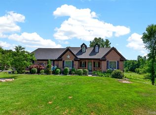 2660 Scenic Meadows Dr, Ortonville, MI 48462