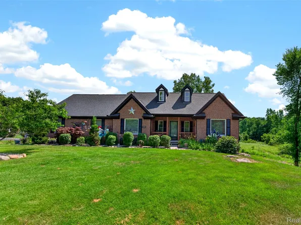 2660 Scenic Meadows Dr, Ortonville, MI 48462