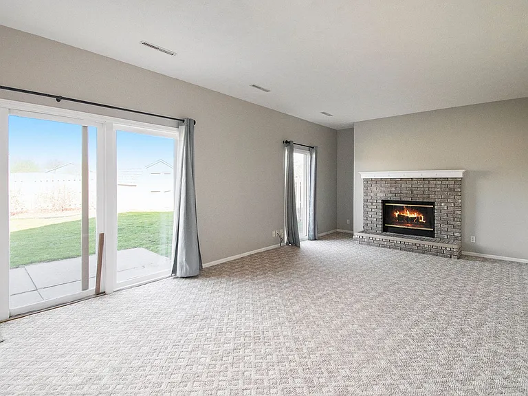 7202 S 155th Ave — Photo 3