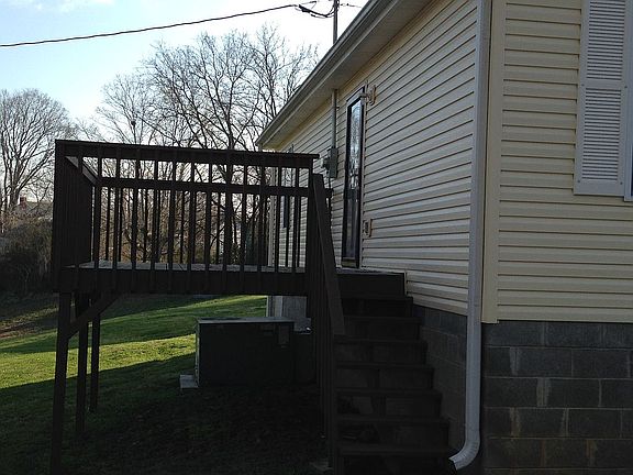  Bk deck facing bk property 