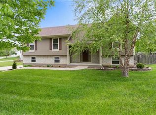 1216 NE 102nd Pl, Kansas City, MO 64155