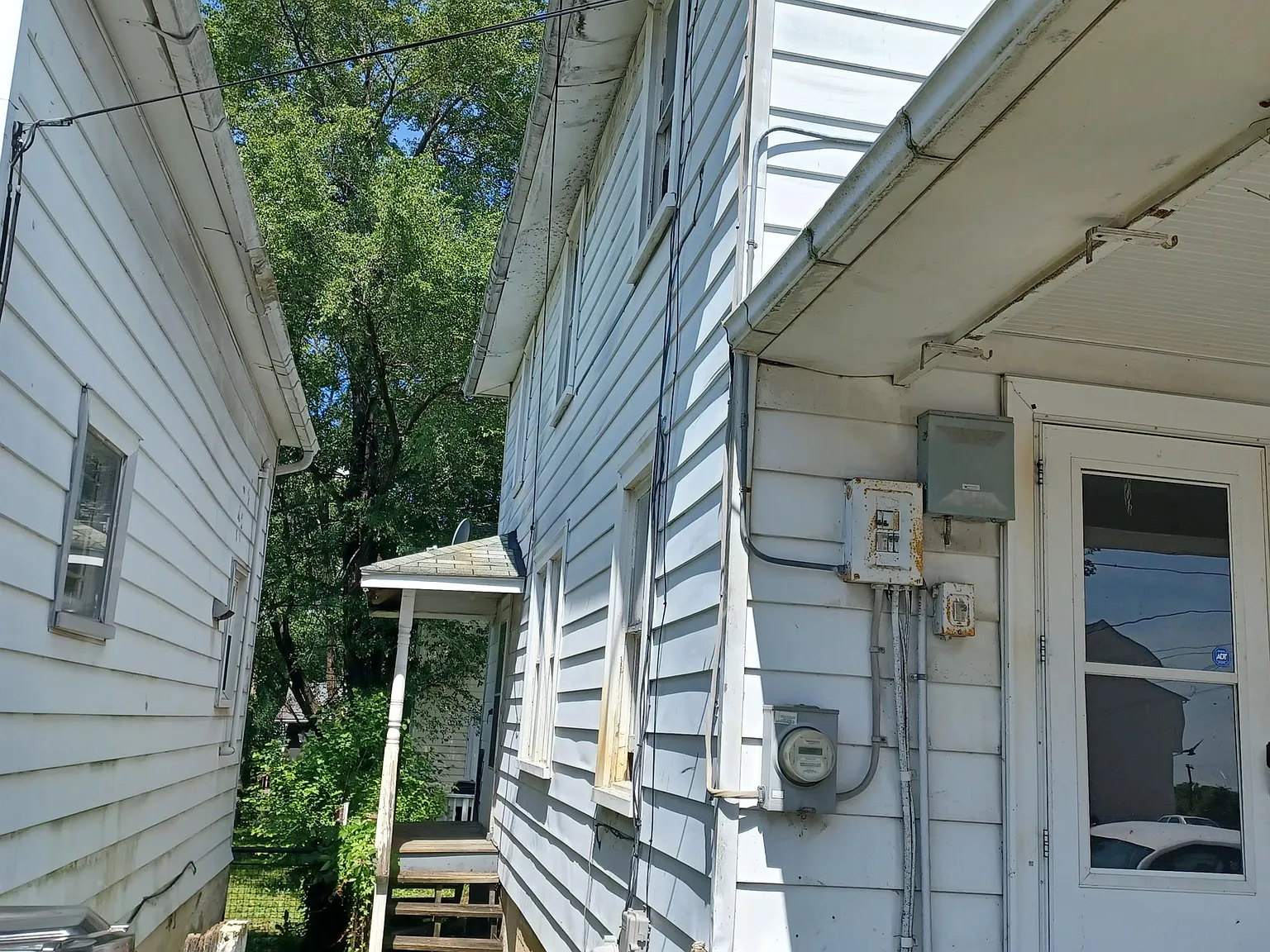1001 S. Cameron - 1 — Photo 2