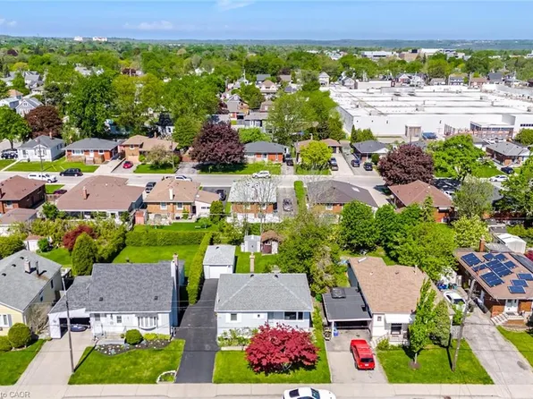 94 Clarendon Ave, Hamilton, ON L9A 3A3