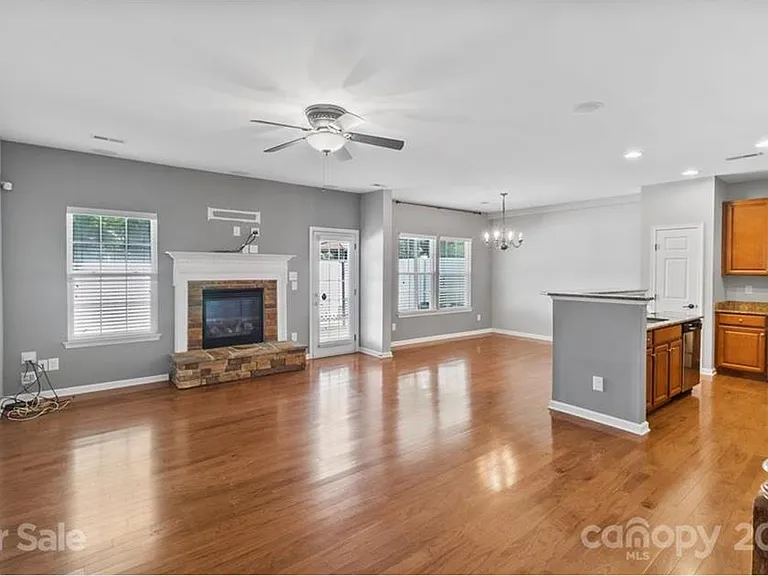 9435 Alice McGinn Dr — Photo 2