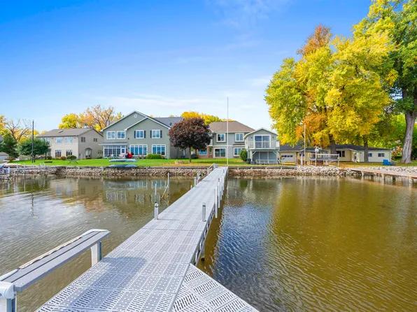 3676 Shangri La Point Rd, Oshkosh, WI 54904