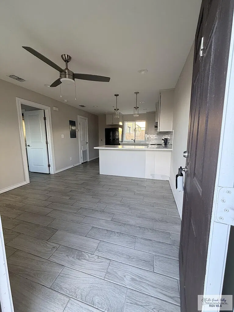 1 bed, 1.0 bath, $795 — Photo 2