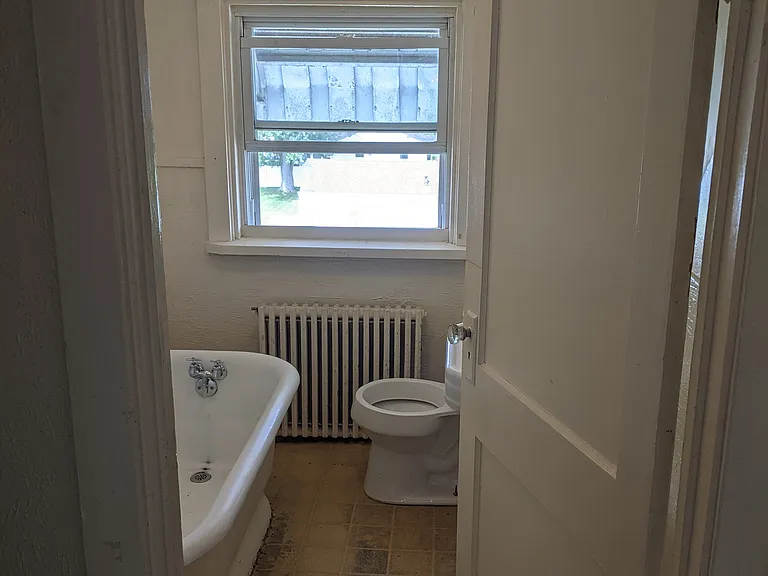 319 College Aly — Photo 1