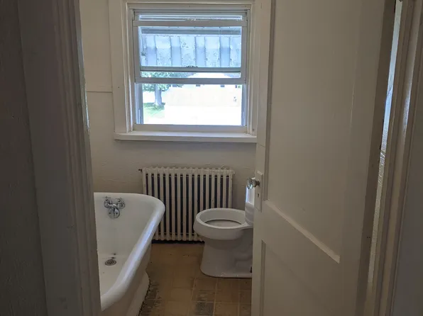 319 College Aly, Ligonier, PA 15658