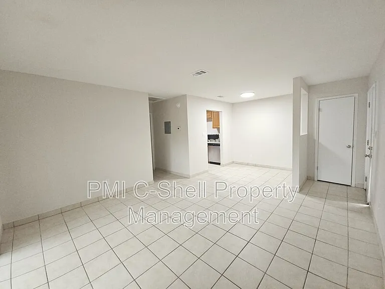 3409 Green Briar Cir #2 — Photo 18