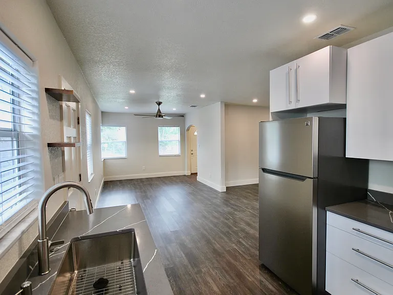 230 E Concord St — Photo 11