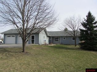 37610 Valleyview Rd, Saint Peter, MN 56082