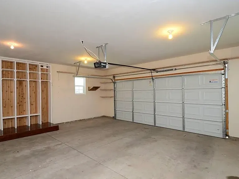 902 Powers Blvd — Photo 16