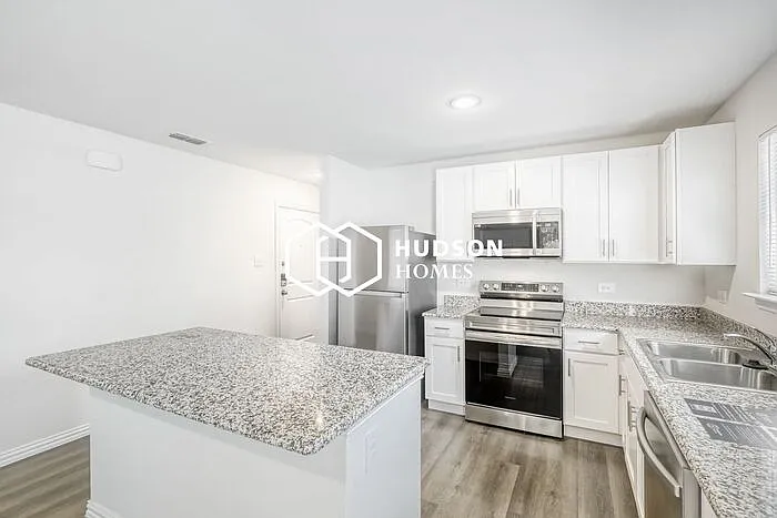 471 Bobbie St — Photo 5