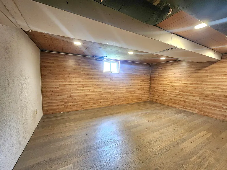 203 E Hines St — Photo 14