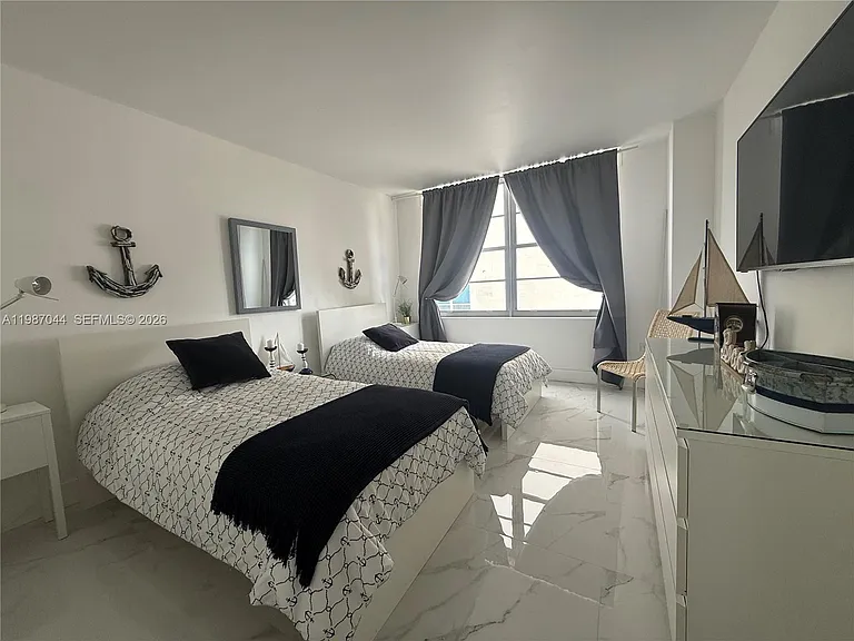5555 Collins Ave #8R — Photo 40
