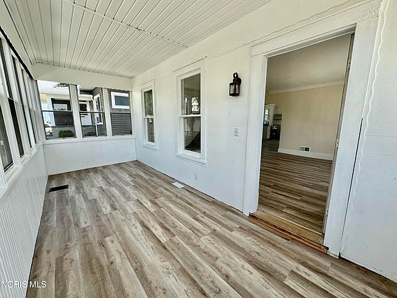 4th image of 2918 113th St