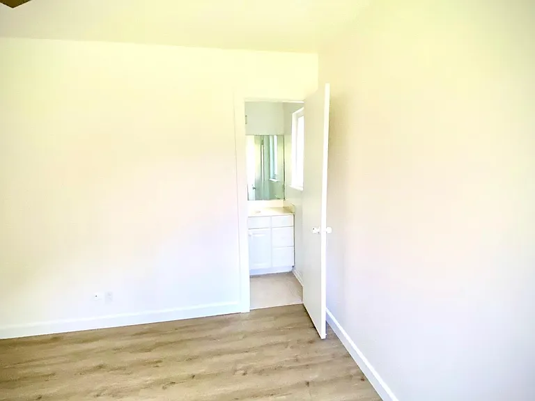 18591 Oriente Dr — Photo 19