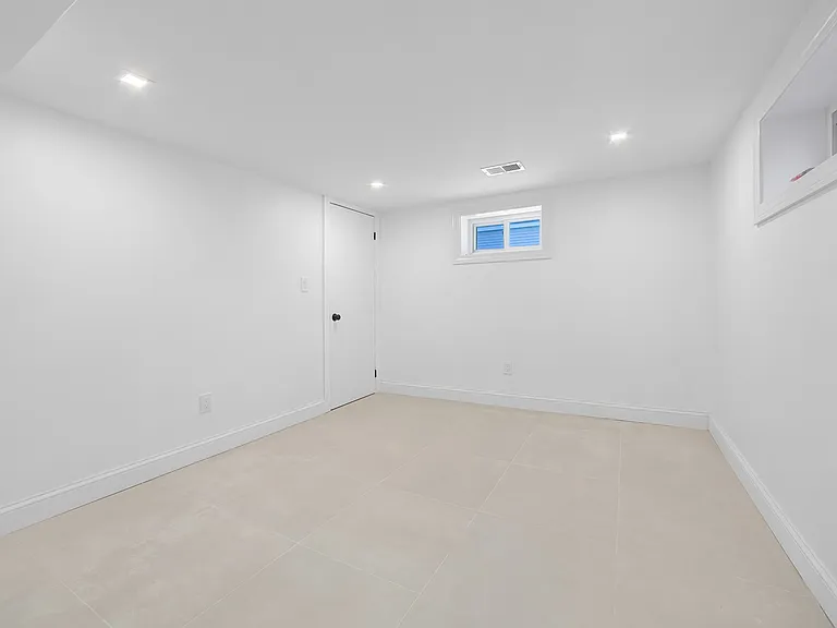 135 E Linden Ave — Photo 37