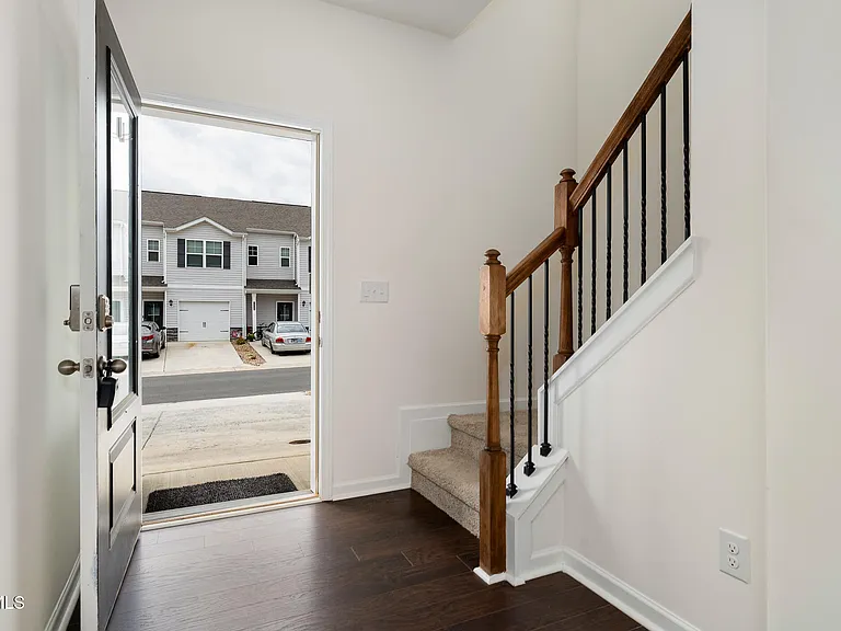 1006 Saylors Pl — Photo 3