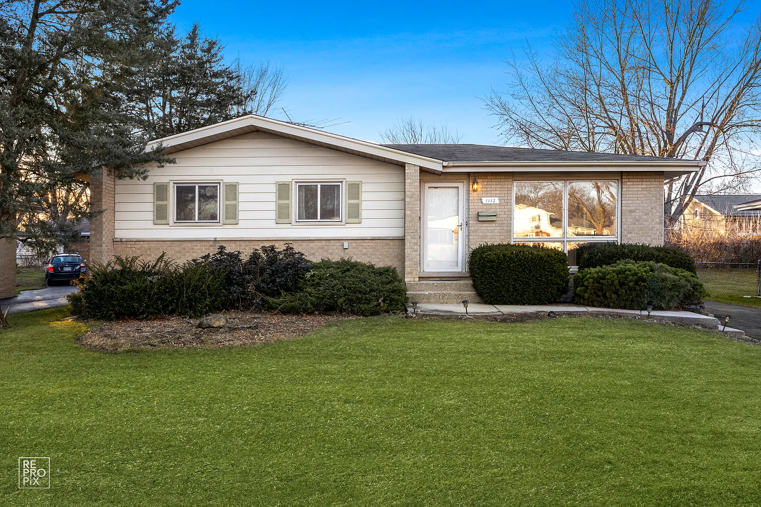 1112 N Crabtree Ln photo 1
