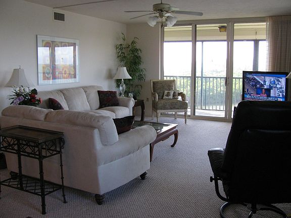 ... room for entertaining ...