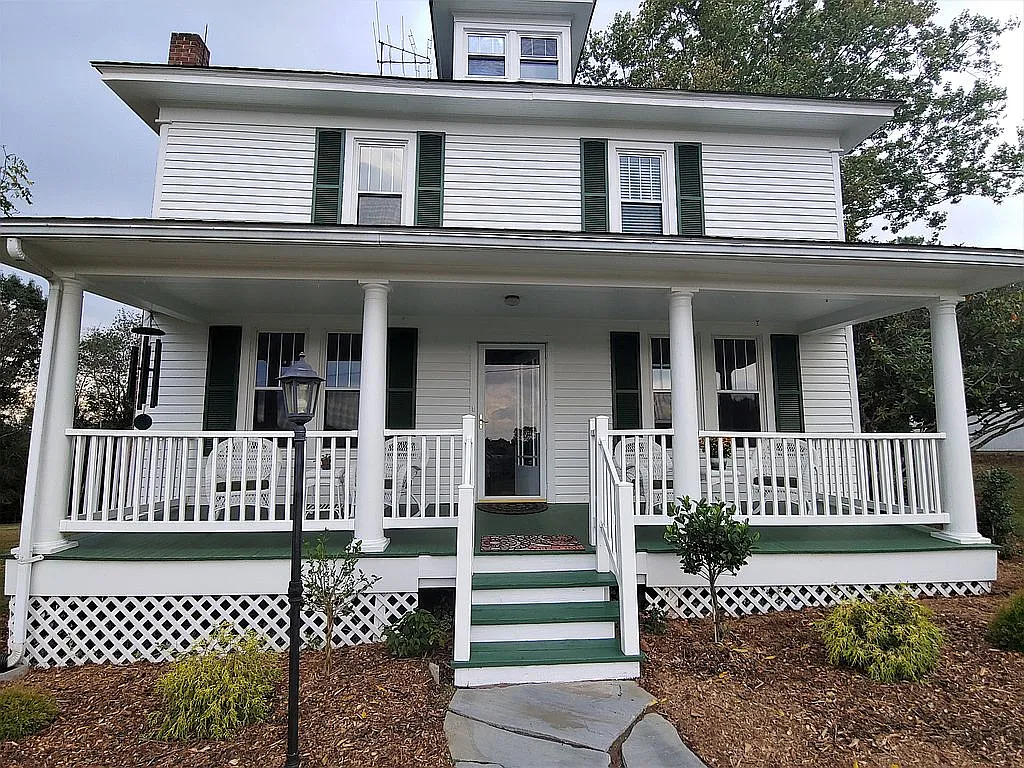 210 Nira St NW photo 1