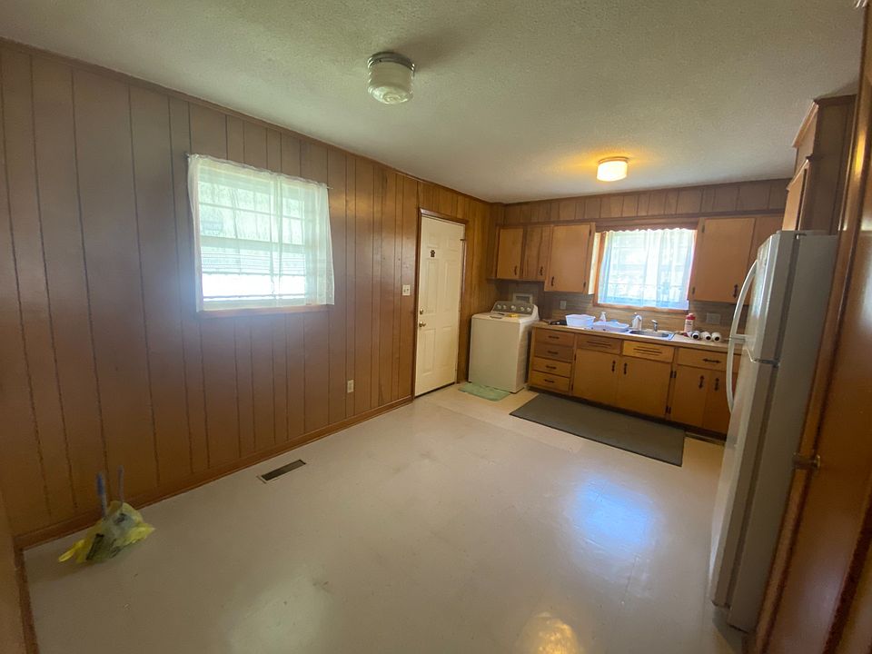 2nd image of 212 Virginia St