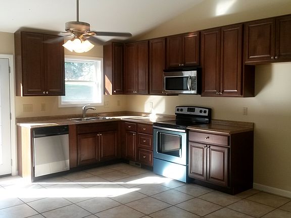 42" cabinets, stainless appl