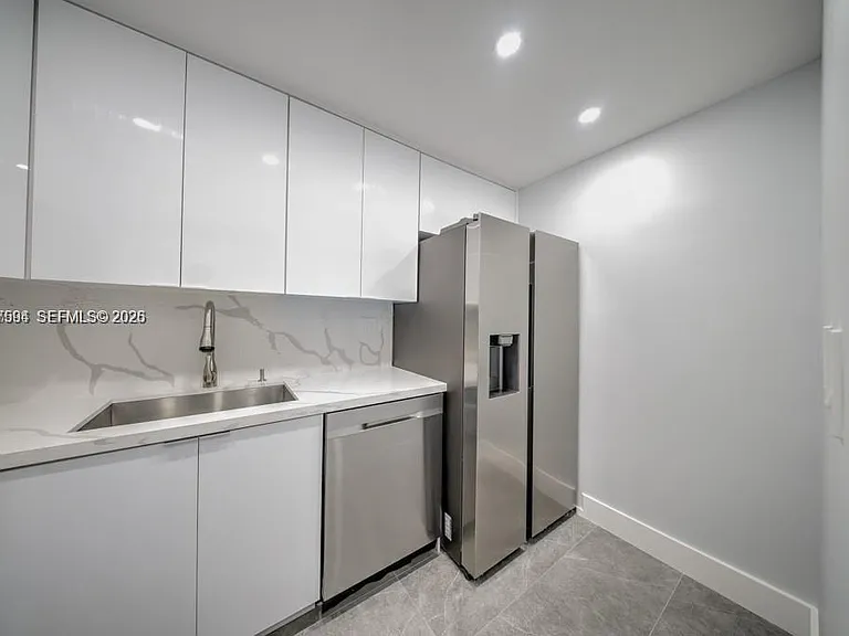 2899 Collins Ave #1203 — Photo 15