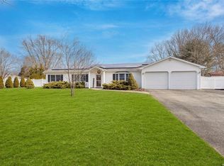 11 Puritan Ave, Mount Sinai, NY 11766