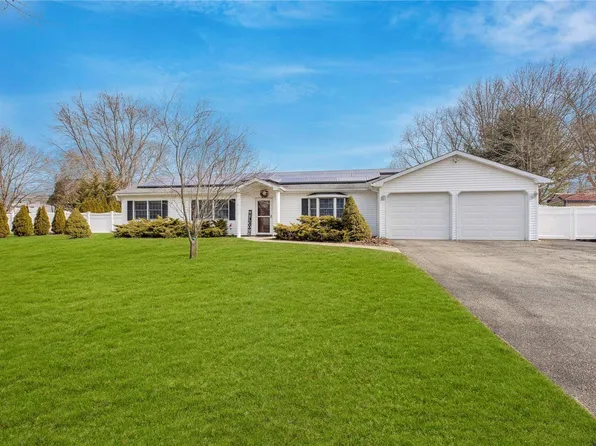 11 Puritan Avenue, Mount Sinai, NY 11766