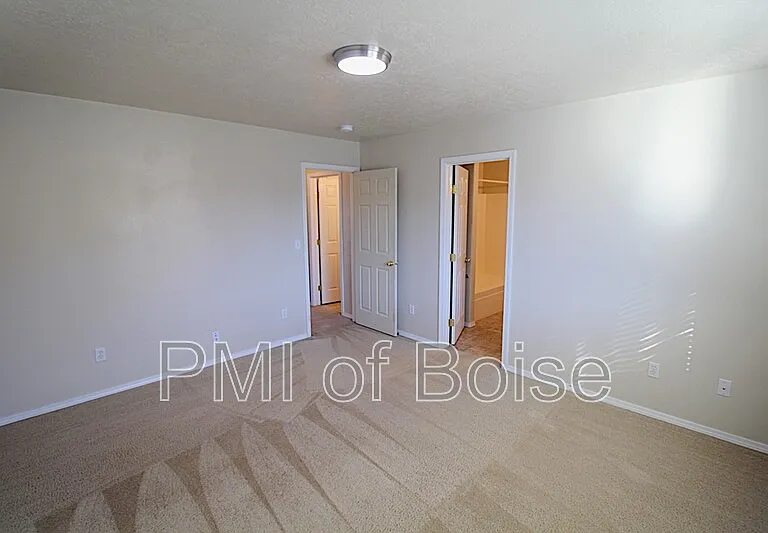 1770 N Veridian Ave — Photo 19